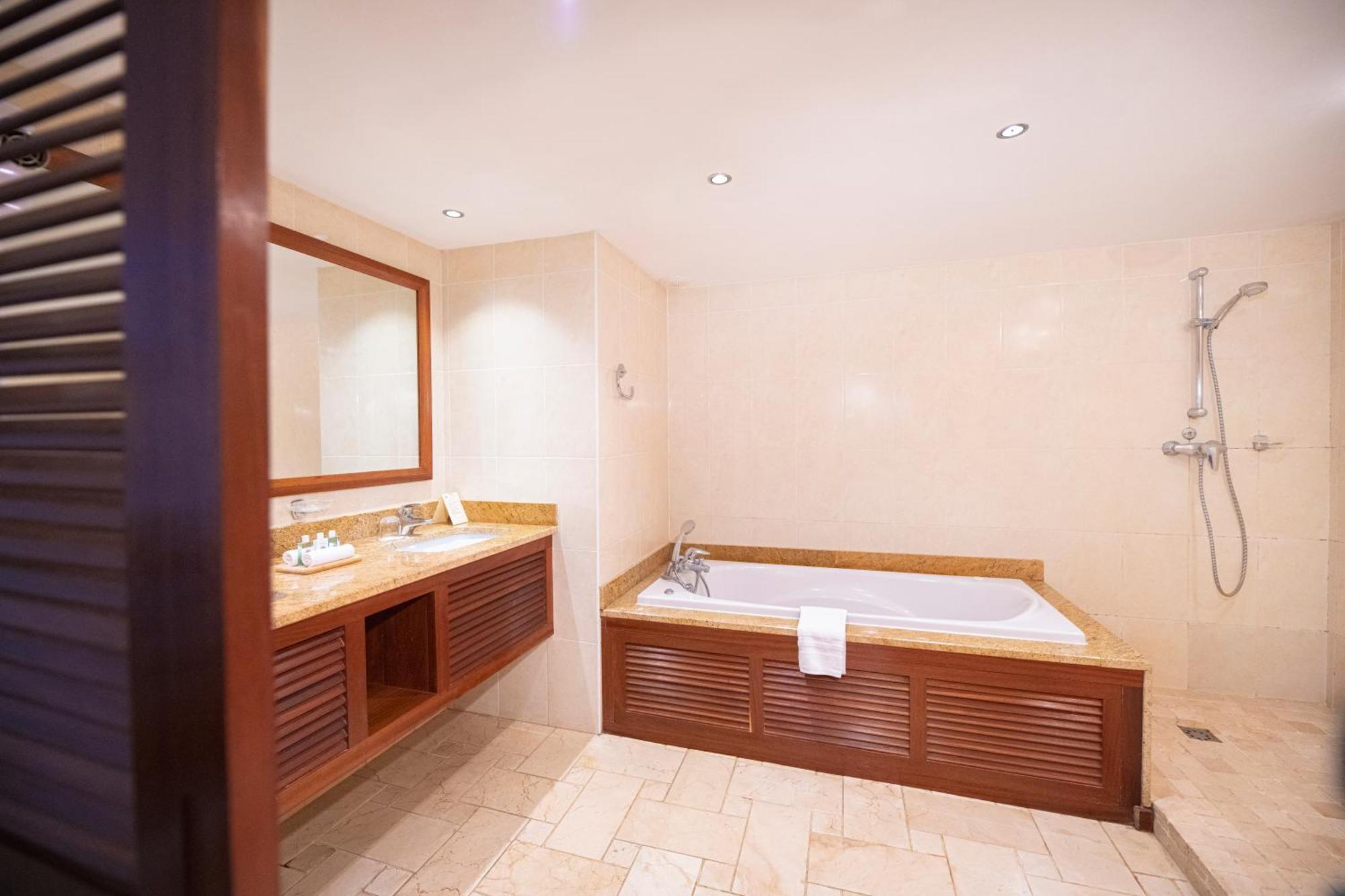 Le Saint Alexis **** Hotel & Spa Εξωτερικό φωτογραφία
